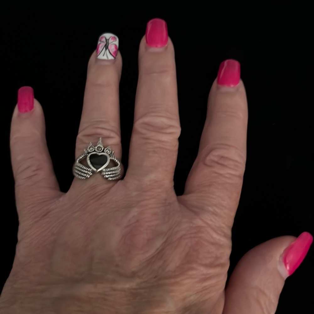 Cute Rhodium Black Onyx Ring Irish Hand Hearts Crown Size 7.